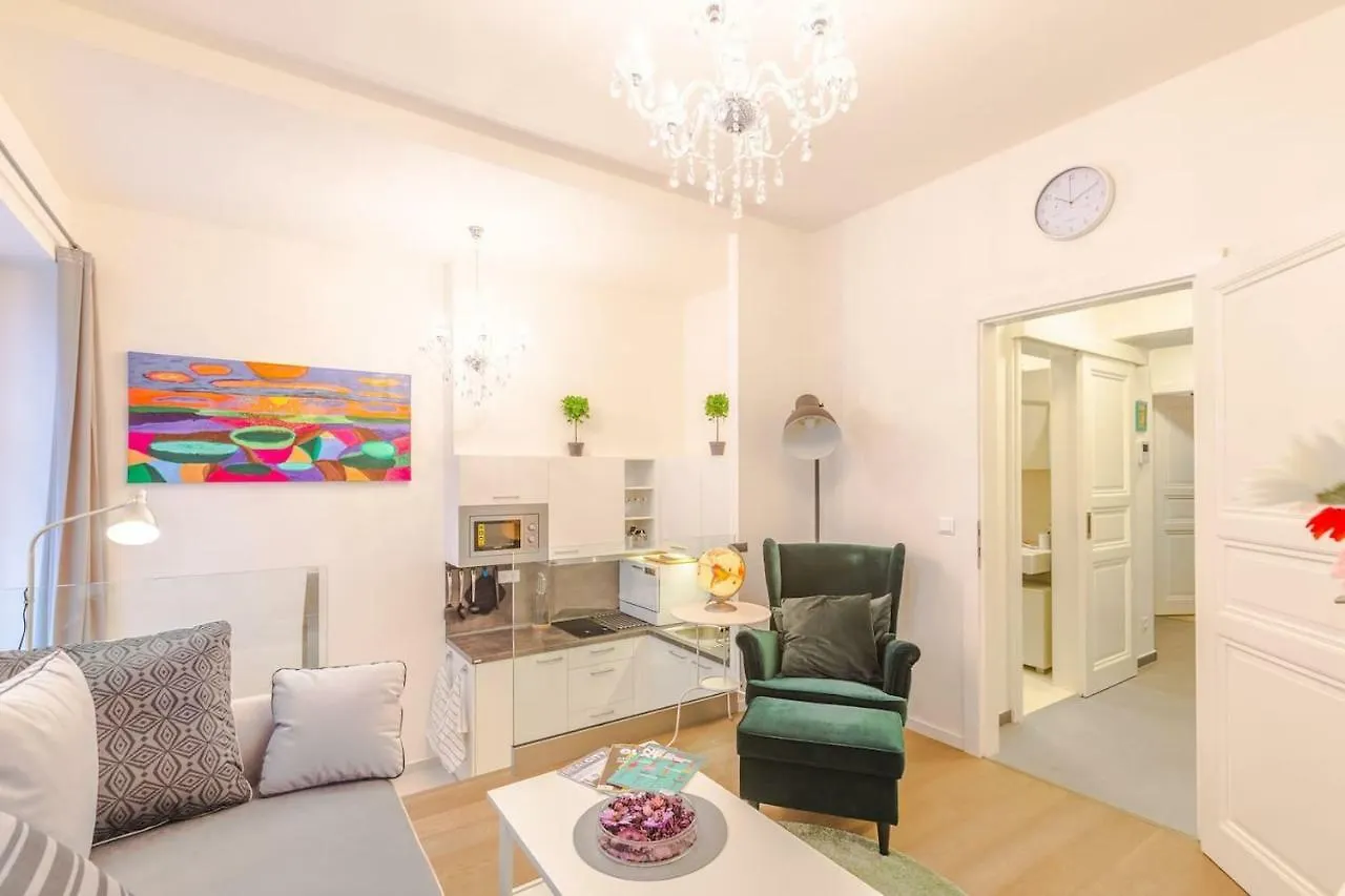 Chateau Savoy, Serikova 8 Apartment Prague 0*,