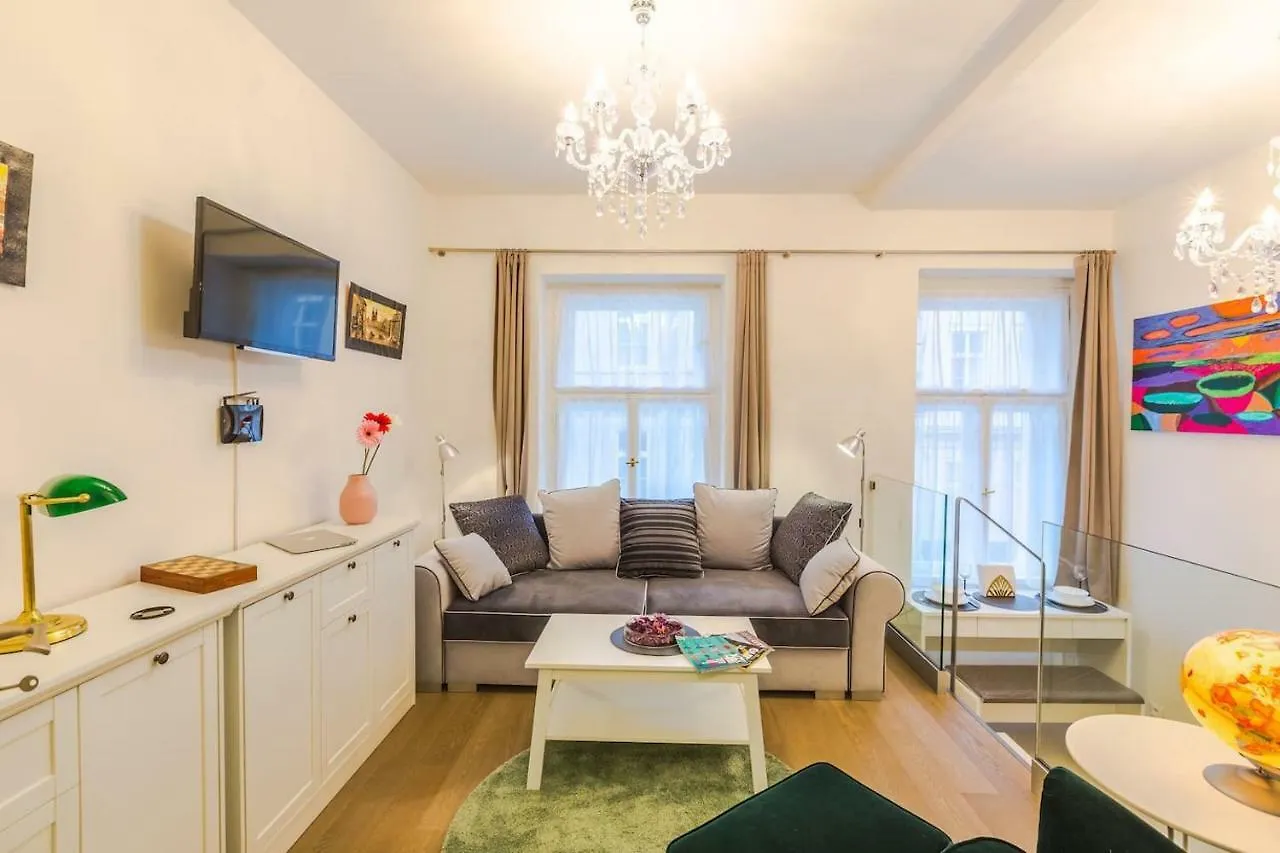 Chateau Savoy, Serikova 8 Apartment Prague