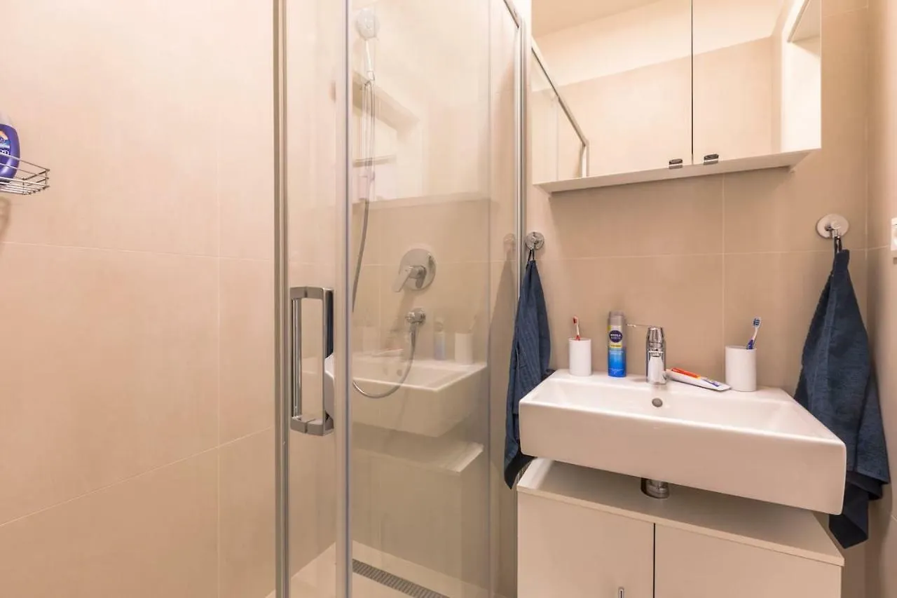 Chateau Savoy, Serikova 8 Apartment Prague