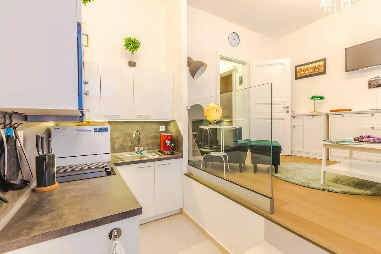 Chateau Savoy, Serikova 8 Apartment Prague