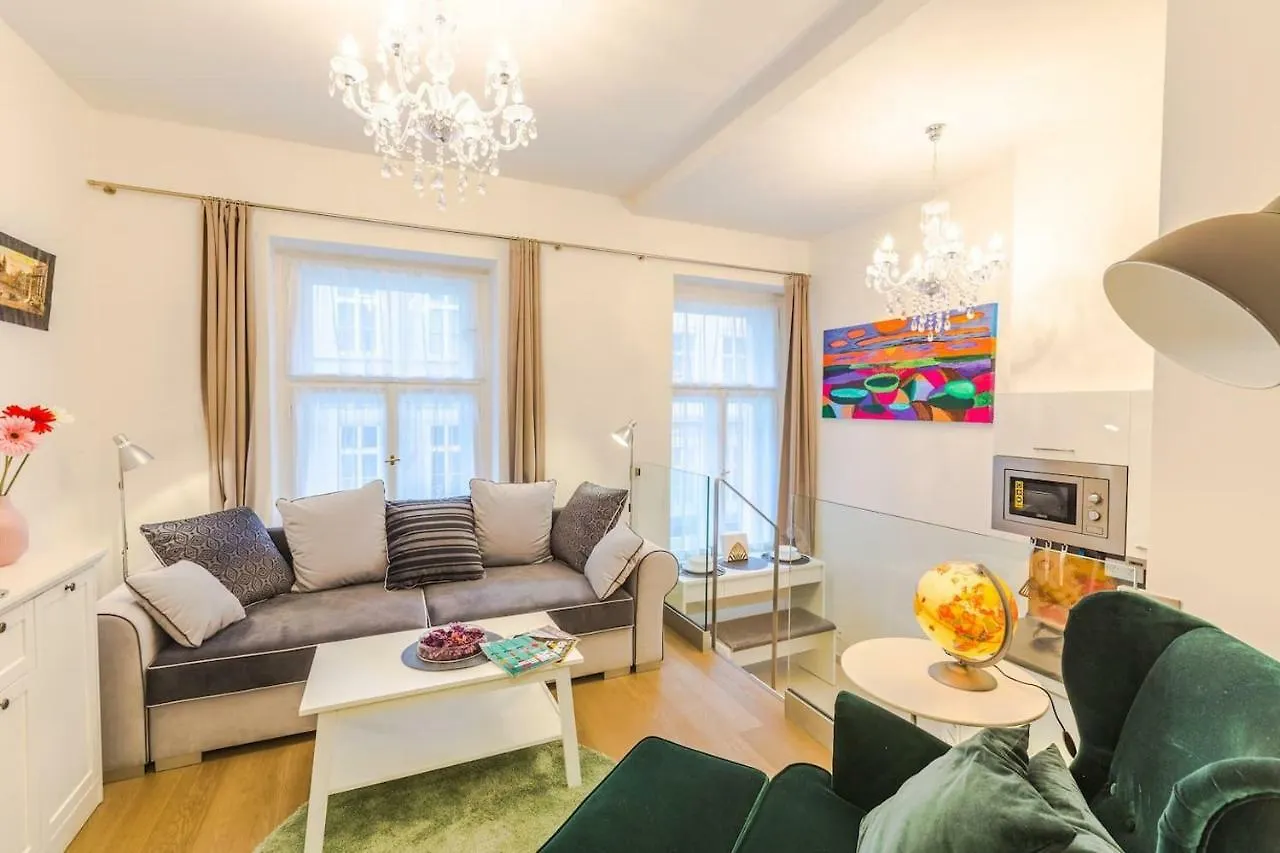 Chateau Savoy, Serikova 8 Apartment Prague