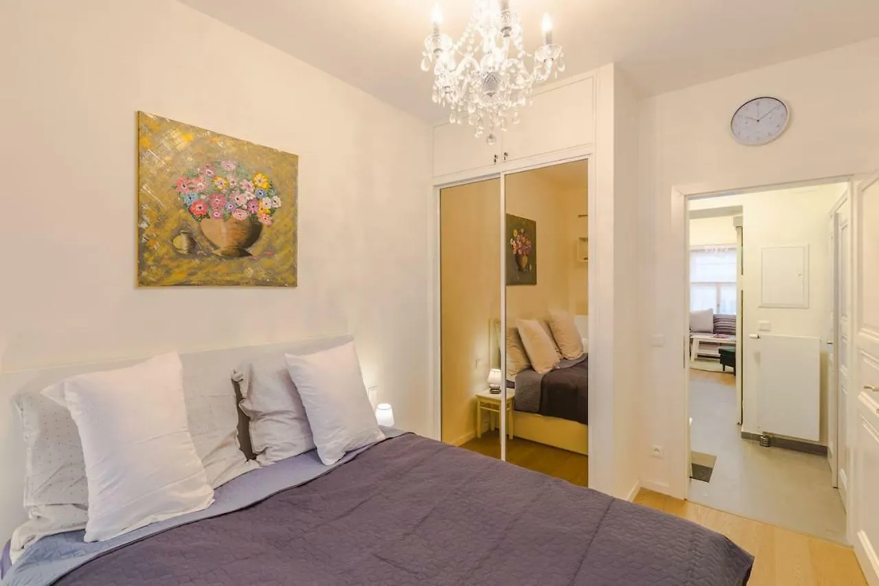 Chateau Savoy, Serikova 8 Apartment Prague