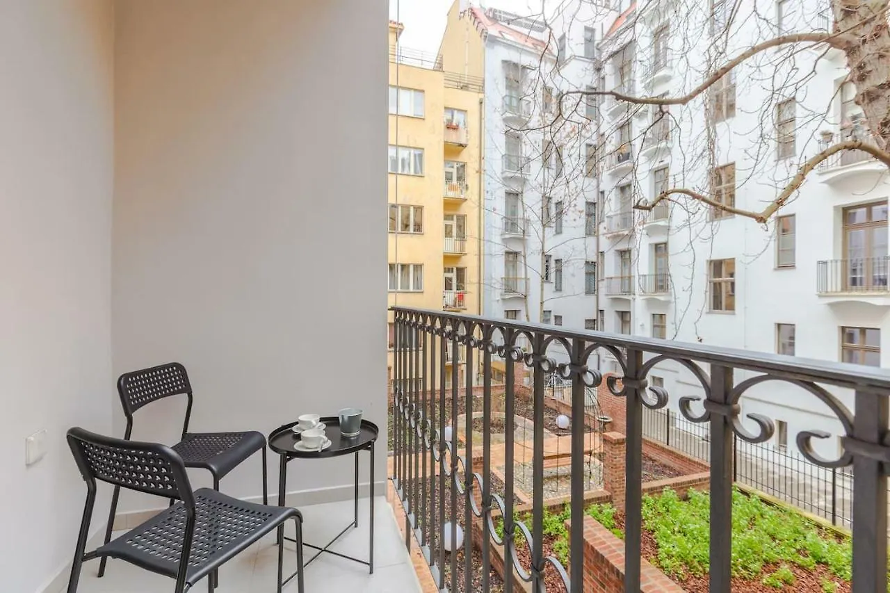 Chateau Savoy, Serikova 8 Apartment Prague