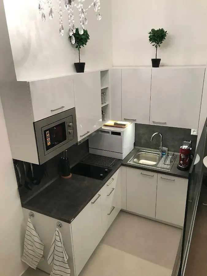 Chateau Savoy, Serikova 8 Apartment Prague
