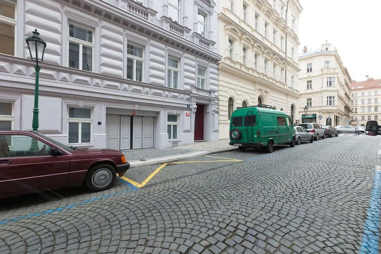 Apartmán Chateau Savoy, Serikova 8 Praha 0*,