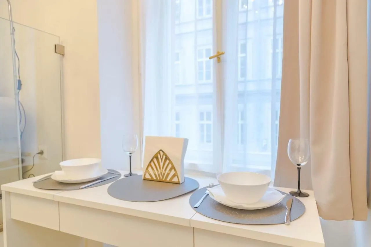 Chateau Savoy, Serikova 8 Apartment Prague